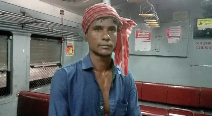 মল্লিকপুর স্টেশন থেকে দুষ্কৃতীদের  ছোড়া ইটে মাথা ফাটল যাত্রীর