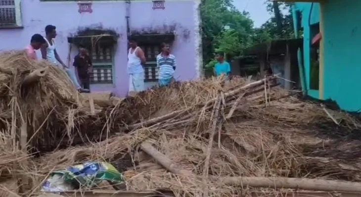 ধসে পড়ল মাটির বাড়ির দেওয়াল, জামালপুরে মৃত্যু দম্পতির