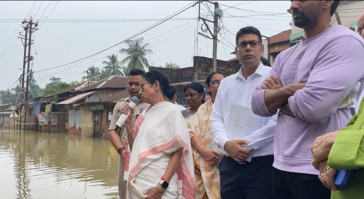 না জানিয়েই ডিভিসি জল ছাড়ছে: মমতা বন্দ্যোপাধ্যায়