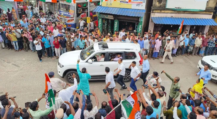 মুখ্যমন্ত্রী মমতা বন্দ্যোপাধ্যায়কে দেখার জন্য কেশপুরে জনজোয়ার