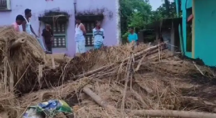 কেন্দ্রীয় আবাসে টাকা মেলেনি মাটির বাড়ি ধসে মৃত দম্পতি, শোকস্তব্ধ জামালপুর, মোদি সরকারের উপর ক্ষোভ