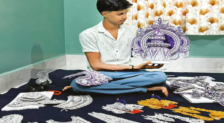 কাটোয়ার শোলার সাজ পাড়ি দিল সুইডেনে