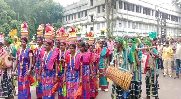 জঙ্গলমহলে ভাষা আন্দোলনের মিছিলে আর কিছুক্ষণের মধ্যে যোগ দেবেন মুখ্যমন্ত্রী