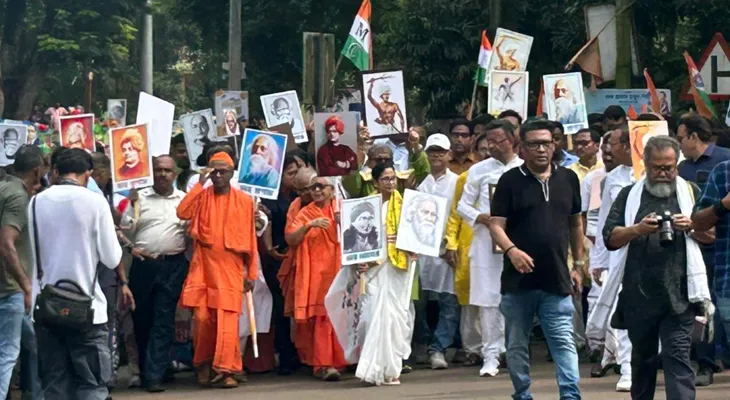 জয় বাংলা স্লোগান দিয়ে সারদা বিদ্যাপীঠ বাস স্টপ মোড় থেকে শুরু হল জঙ্গলমহলে ভাষা আন্দোলনের মিছিল
