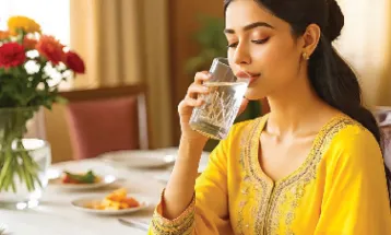 সারাদিনে কতটা জল খাবেন?