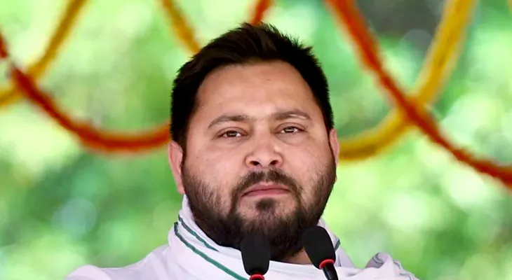 ভোটার কার্ড বিতর্ক: নথি চেয়ে আরজেডি নেতা তেজস্বী যাদবকে ফের নোটিস নির্বাচন কমিশনের