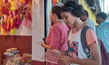 কার্টুন চরিত্রের সঙ্গে বাজারে পাল্লা দিয়ে বিকোচ্ছে জয় জগন্নাথ রাখি!