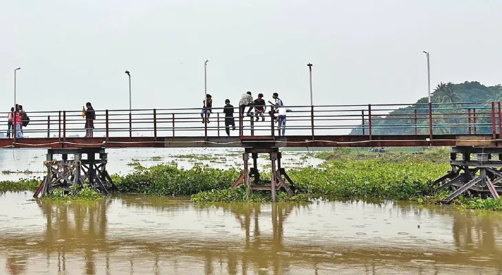 চার বছর আগে তৈরি হলেও চালু হয়নি বারাকপুর ধোবিঘাটের জেটি