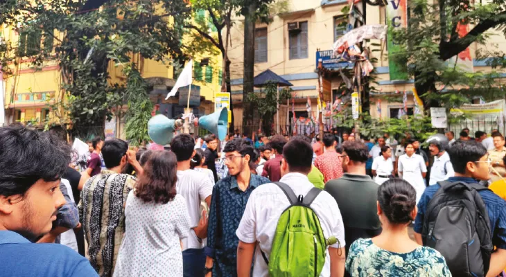 এসএফআইয়ের মিছিল ঘিরে বিদ্যাসাগর কলেজে উত্তেজনা