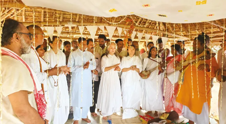 বাংলা ভাষার টানে দামোদরের চরে জাপানি বধূরা, হাতে একতারা, মুখে লালন-গীত