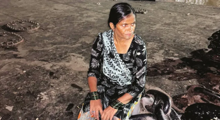 মাঝরাতে গঙ্গায় ভেসে যাওয়া মহিলার প্রাণ বাঁচাল নৌসেনা