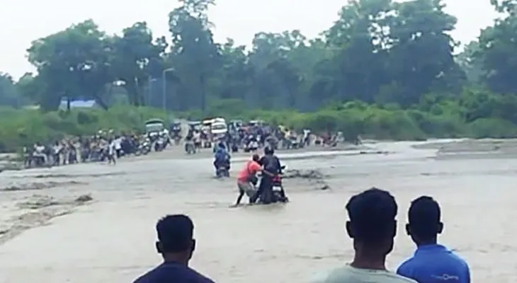 জয় বীরপাড়া নদীতে হড়পা, জয়গাঁর সঙ্গে যোগাযোগ বিচ্ছিন্ন
