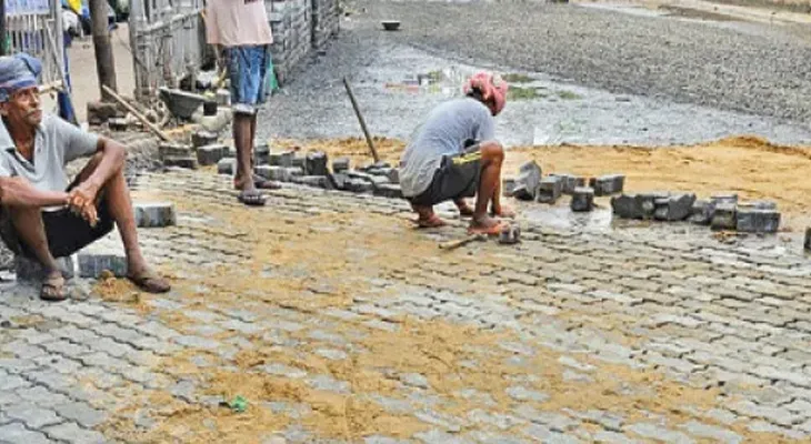 জমা জল থেকে শহরের রাস্তা বাঁচাতে উদ্যোগ, ৯৯ ‘স্পটে’ কংক্রিট ব্লক