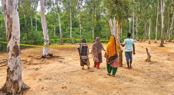যুবতীর মৃতদেহ উদ্ধারের ঘটনায় সিসি ক্যামেরায় দু’জনের গতিবিধিতে সন্দেহ, চারদিন পরও অন্ধকারে পুলিস
