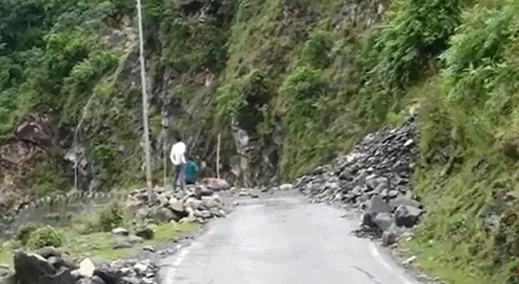 উত্তরাখণ্ডের মানেরি গ্রামের কাছে ভূমিধস, বন্ধ উত্তরকাশী-হারসিল রাস্তা