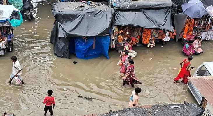 প্রশাসনিক জটিলতায় অস্থায়ী পাম্প বসানো নিয়ে টানাপোড়েন, বাড়ছে জমা জলে দুর্ভোগ