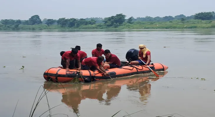 সাঁতার শেখাতে নিয়ে গিয়ে ডুবন্ত বন্ধুকে ফেলে পালাল দুই সহপাঠী
