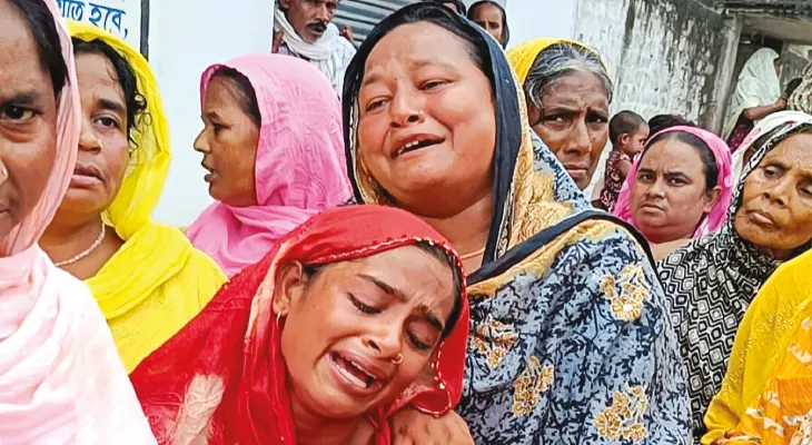 দিল্লিতে ধসে মৃতদের দেহ ফিরল গ্রামে, চোখের জলে শেষ বিদায় জানালেন বাসিন্দারা