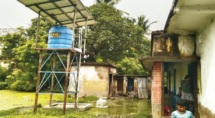 অঙ্গনওয়াড়ি কেন্দ্র বন্ধ হতেই নেশাগ্রস্তদের দাপাদাপি শুরু, ভরতপুরে অস্বাস্থ্যকর পরিবেশেই চলে পড়াশোনা, খাওয়া