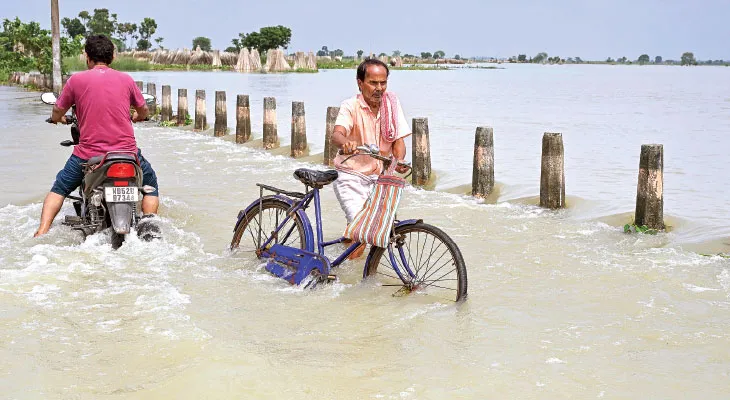 জেলার ৮ ব্লকে ৫০০০ হেক্টর জমি জলমগ্ন, ধান চাষে ক্ষতির আশঙ্কা