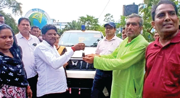 আমডাঙার দু’টি পঞ্চায়েতকে ২৯ লক্ষ টাকায় ২ অ্যাম্বুলেন্স প্রদান বিধায়কের