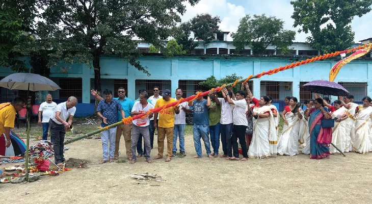 চমক দিতে তৈরি লোয়ার বাগডোগরা সর্বজনীন দুর্গোৎসব কমিটি, এবারের থিম ‘স্বপ্নের ফেরিওয়ালা’
