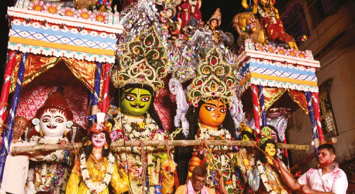 রাম বিজয়ার শোভাযাত্রাকে ঘিরে জনস্রোত মধ্য হাওড়ায়, পা মেলালেন লক্ষাধিক ভক্ত
