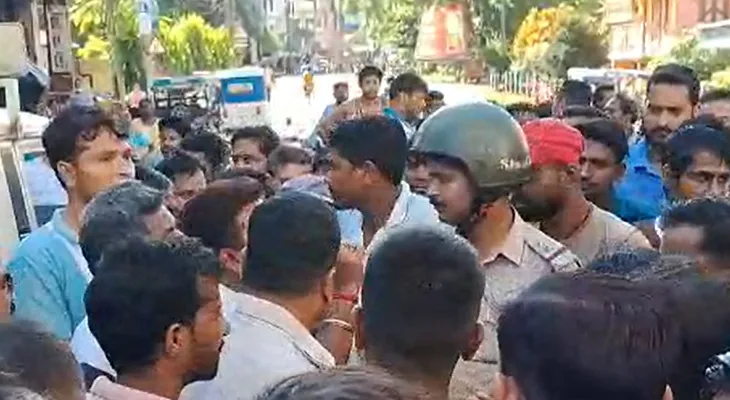 পলি ক্লিনিকের ভিতর কর্মীর ঝুলন্ত দেহ! খবর চাউর হতেই বেপাত্তা চিকিৎসক-মালিক