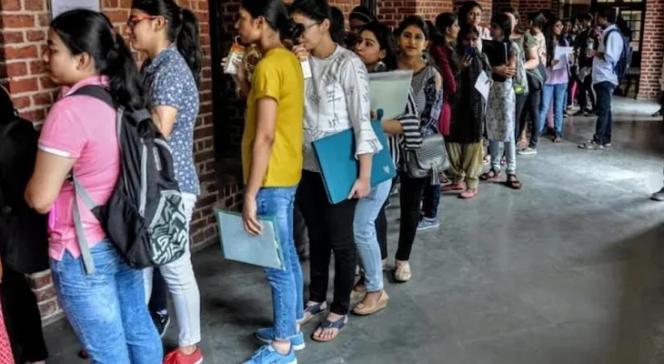 সেশনের সময় পার, ঠান্ডাঘরে মেরিট লিস্ট, কলেজে পড়ুয়াদের ভর্তি নিয়ে সংশয়ে অধ্যক্ষরা