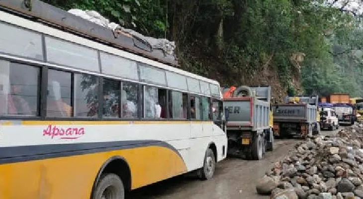 পাঁচ দিন পর খুলে গেল কালিম্পং, সিকিমের লাইফ লাইন এনএইচ ১০