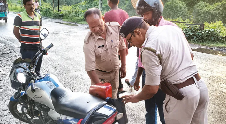 সোনামুখীতে পরপর দু’বার গুলি চলার ঘটনা! বাঁকুড়ায় বেআইনি অস্ত্র উদ্ধারে পুলিসের তল্লাশি