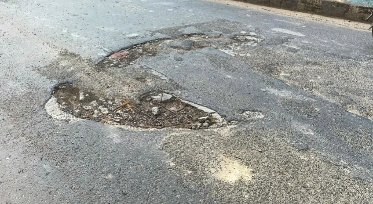 মধ্যমগ্রামে বেহাল ব্রিজ চলছে ঝুঁকির যাতায়াত