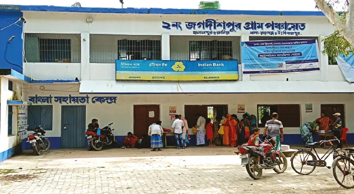 বার্থ সার্টিফিকেটের জন্য ৫০০ টাকা নিচ্ছে পঞ্চায়েত! ভাইরাল ভিডিও, অভিযোগ ওড়ালেন জগদীশপুর-২ পঞ্চায়েতের প্রধান