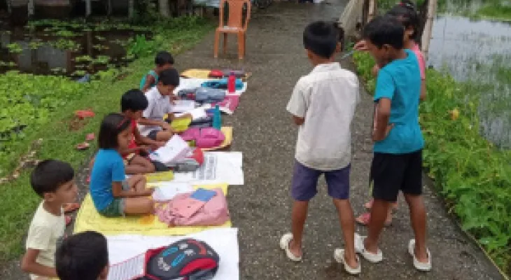শ্রেণিকক্ষে তিস্তার জল, পঠনপাঠন চলছে রাস্তায়