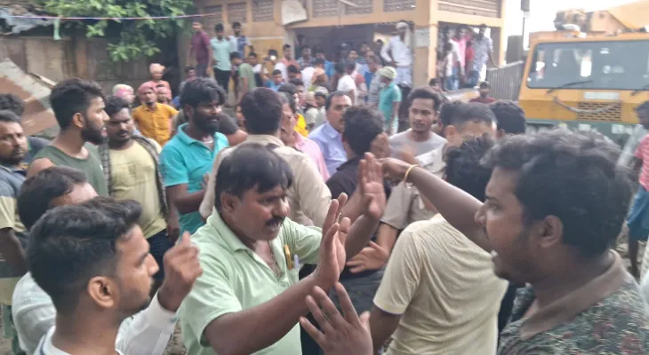 বাঁধের কাজের মান নিয়ে প্রশ্ন, মারপিট