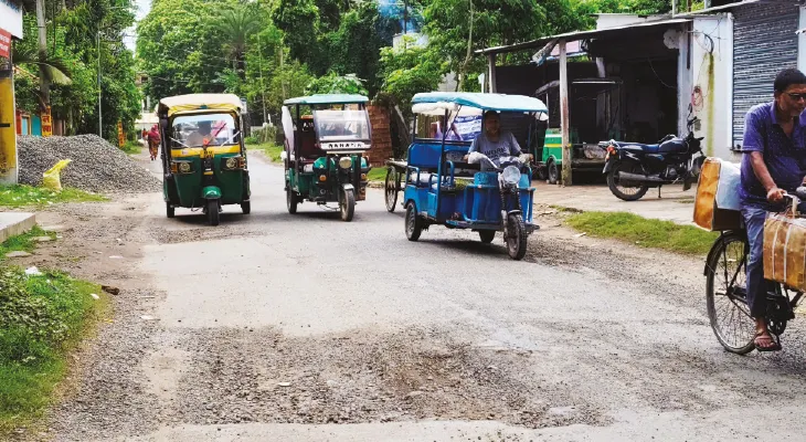 ফকিরতলা মোড় সংলগ্ন দেড় কিমি রাস্তার অবস্থা বেহাল