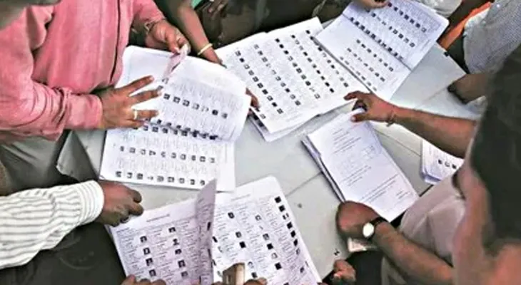 এখনও ‘ম্যাপিং’ বাকি  তালিকার অর্ধেক ভোটারের