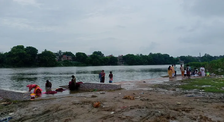দুর্ঘটনা এড়াতে সিদ্ধান্ত পুরাতন মালদহ পুরসভার, বিসর্জনে প্রতিমা নিয়ে মহানন্দা নদীতে নামতে পারবেন না পুজো উদ্যোক্তারা