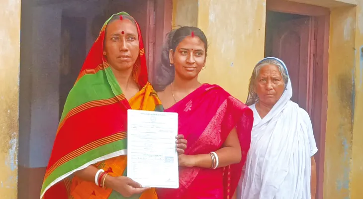 ইচ্ছা থাকলে কি না হয়!  একই সঙ্গে স্নাতক পাশ মা-মেয়ের