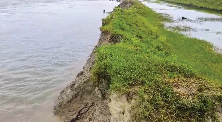 বেহাল নদীবাঁধ, ঘুম উড়েছে সুন্দরবন এলাকার মানুষের