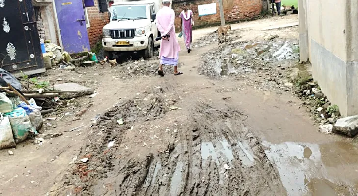যন্ত্রণার যাত্রাপথ: পুজোর আগে কি হাল ফিরবে রাস্তার? প্রশ্ন শহরবাসীর