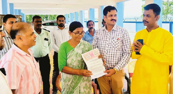 দাসপুরে স্বর্ণশিল্পীদের সমবায়কে গোল্ড হাব হস্তান্তর