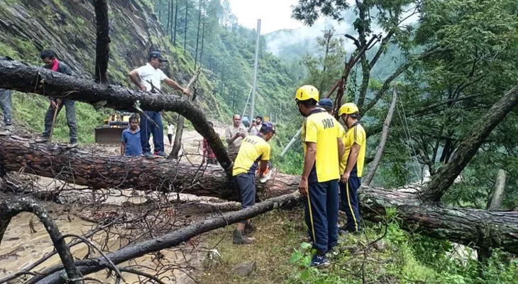 মেঘভাঙা বৃষ্টিতে বিপর্যস্ত উত্তরাখণ্ডের থারালি, মৃত ১