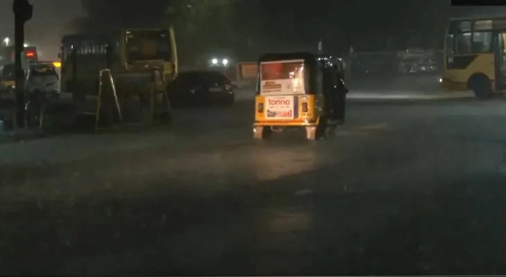 সন্ধে হতেই ভারী বৃষ্টিতে ভাসল তামিলনাড়ুর মাদুরাইয়ের একাংশ