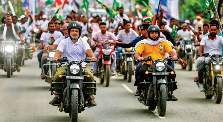 বিহারে যাত্রার মধ্যেই নিজের  বিয়ে নিয়ে মশকরা রাহুলের