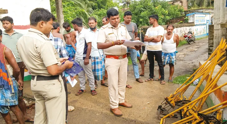 সরকারি যন্ত্র চাষিদের বিলি না করে লোহার দরে বিক্রি, আটক তৃণমূল কর্মাধ্যক্ষ সহ দুই