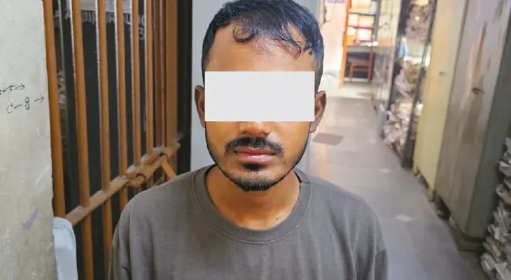আগ্নেয়াস্ত্র দেখিয়ে সংস্থার আড়াই লাখ লুট গরফায়! ভুয়ো গল্প ফেঁদে ধৃত বারাসতের আইনের পড়ুয়া