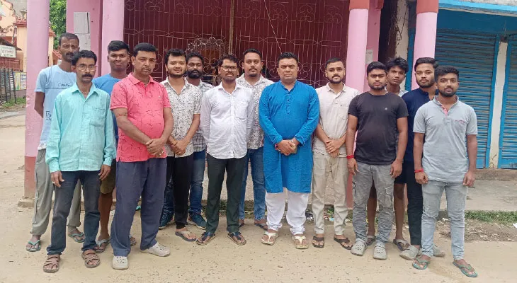 এলাকার ঐতিহ্য বহন করছে ৫৮ বছরের ময়না সর্বজনীন দুর্গাপুজো, জড়িয়ে মানুষের আবেগও