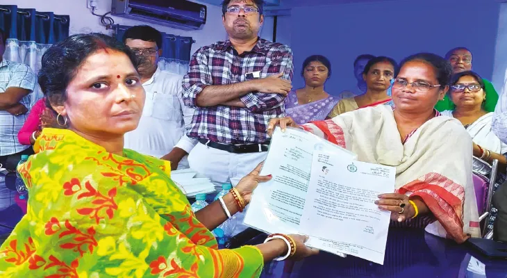 বাঁকুড়া, পুরুলিয়া ও আরামবাগের ৮৯০ জনকে জমির পাট্টা