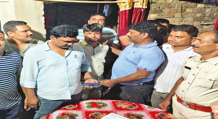 আধ কেজির বেশি সোনা, সাড়ে ৪ লক্ষ নগদ সহ ধৃত, তেলেঙ্গানায় ডাকাতিতে অভিযুক্ত রতুয়ার শ্রমিক